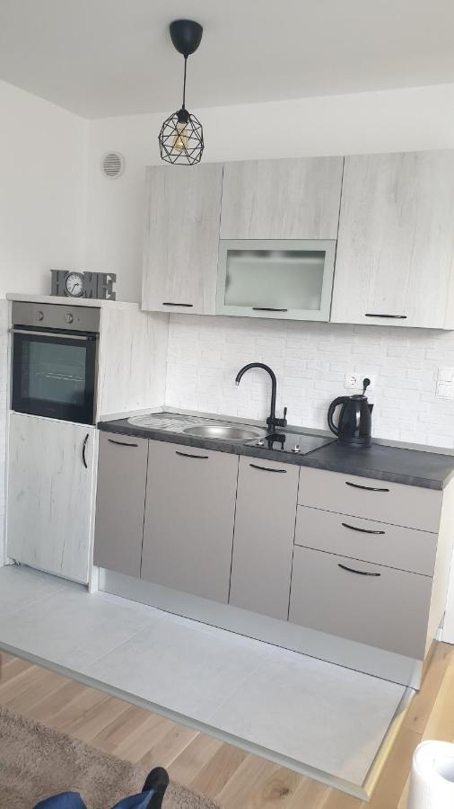 Apartman Viktoria Τούζλα Εξωτερικό φωτογραφία